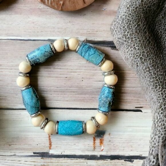 Light Blue Turquoise Colored Acrylic Beaded Bracelet Hand Crafted - Picture 1 of 2